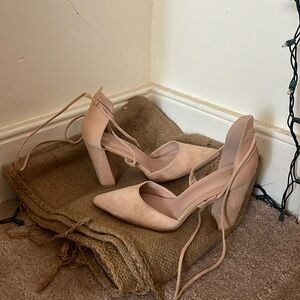 soft pointed toe heel. lace up closed back